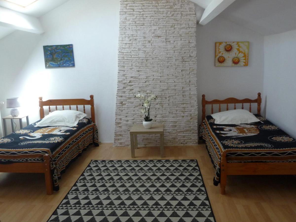 Bed and Breakfast Les Tuileries Ponteyraud Экстерьер фото
