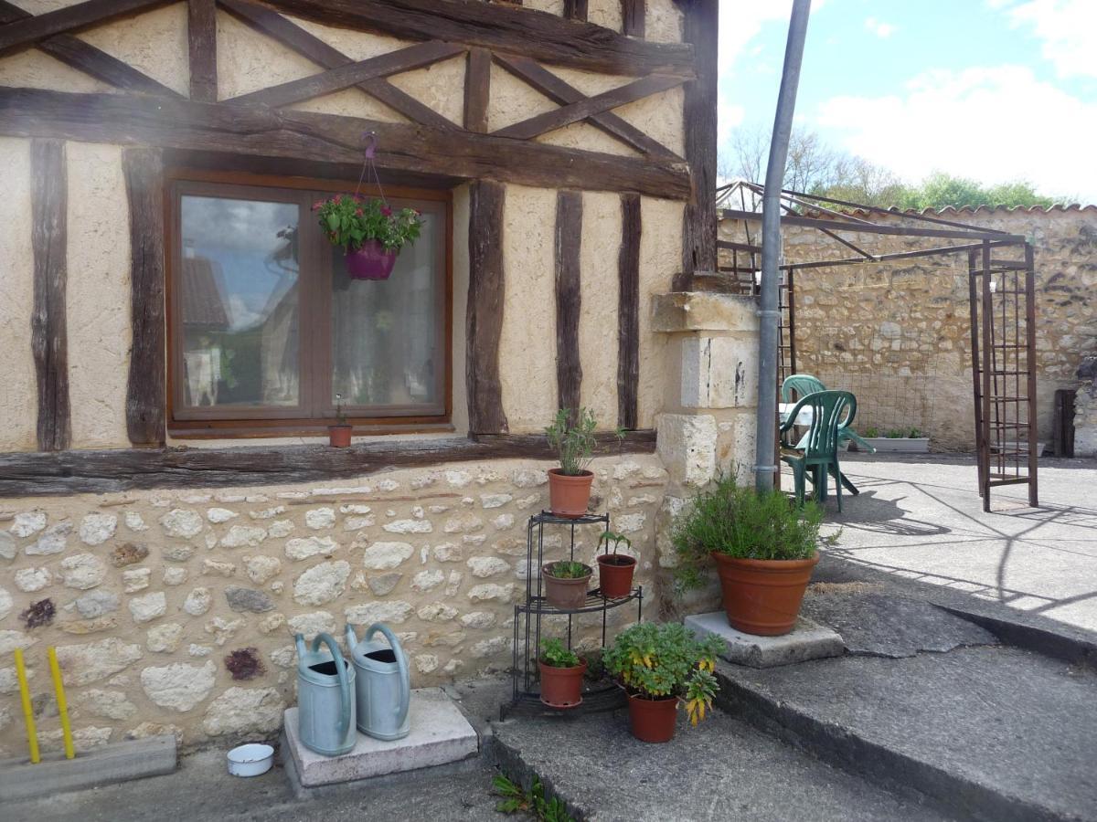 Bed and Breakfast Les Tuileries Ponteyraud Экстерьер фото